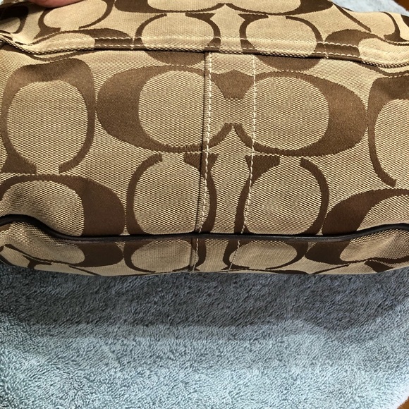 Coach purse large very gently loved rotating closet great deal❤️ - Picture 5 of 17